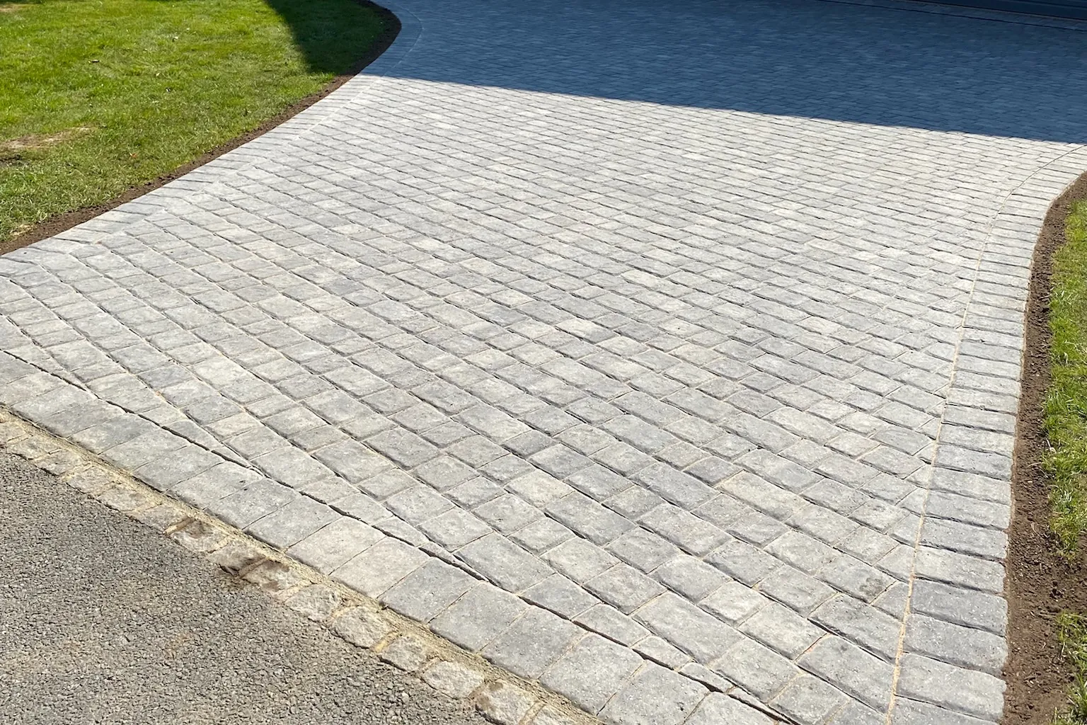 Grey setts drive sweeping up to the house, finished, Maidenhead, 2025