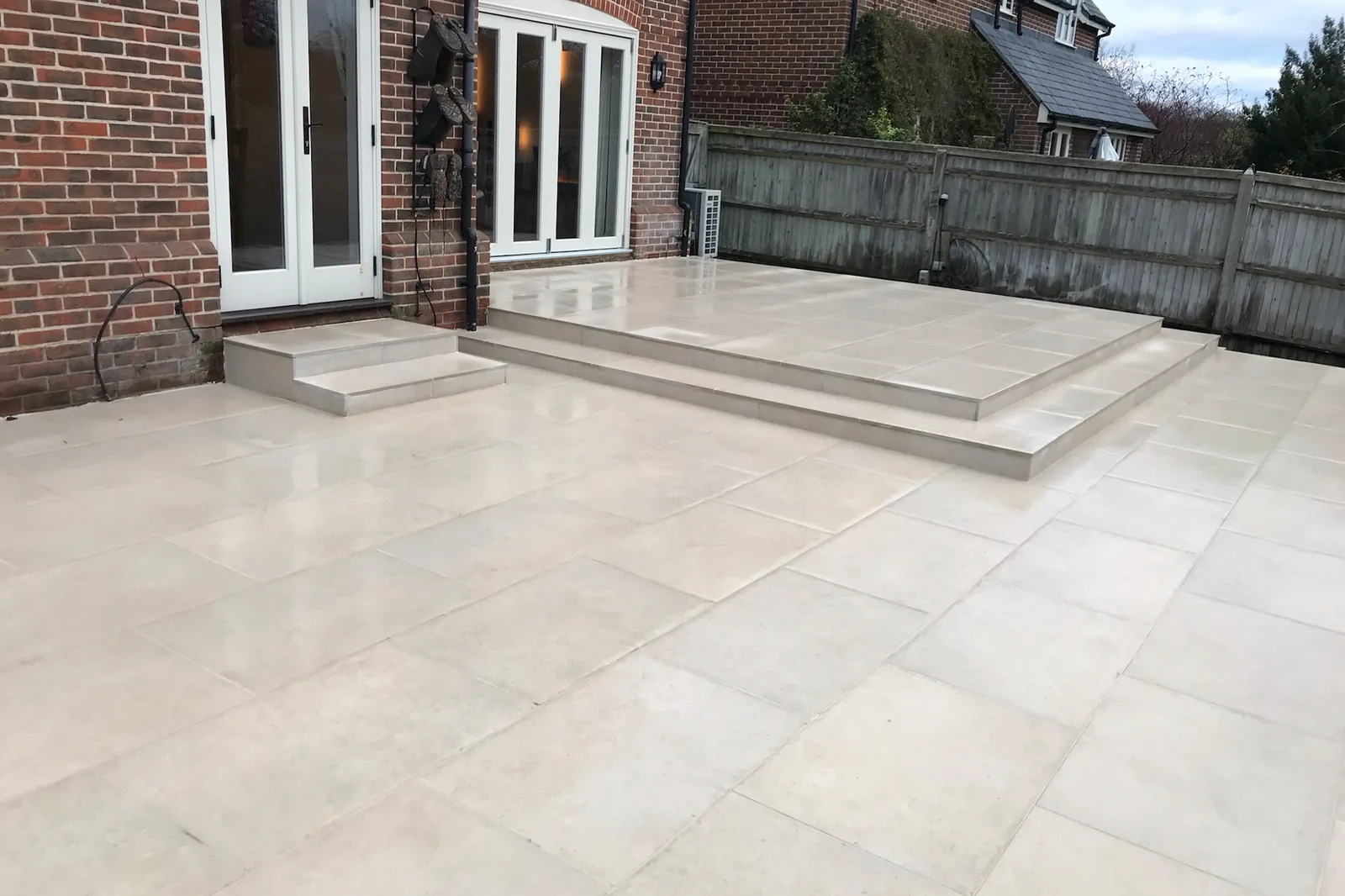 Porcelain patio with wide steps up to the house, Marlow, 2021