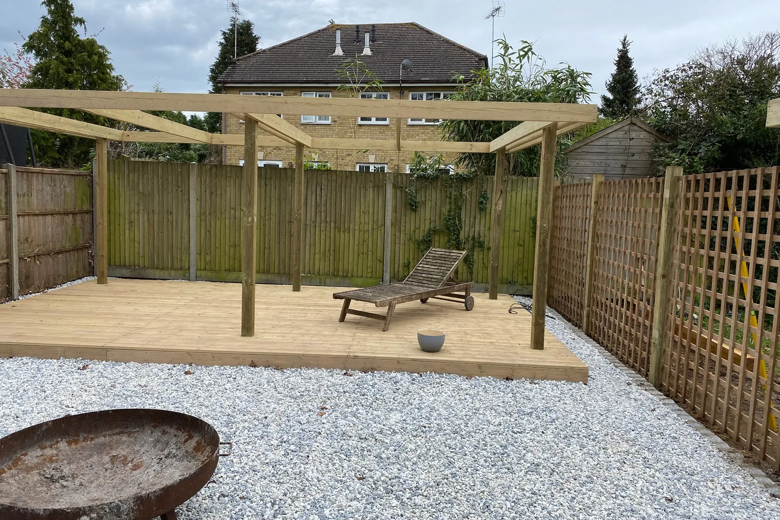 Timber pergola over a new deck, trellis screens along the side, Earley, Reading, 2024